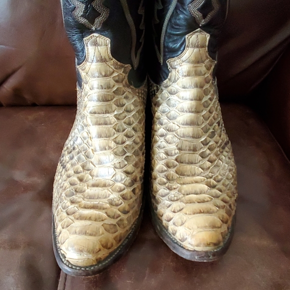 Justin Boots Other - Justin 10D snake skin boots